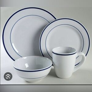 Oneida Maître d’ place setting white with blue stripe